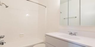 Reseda Continental Apartments Gallery 8