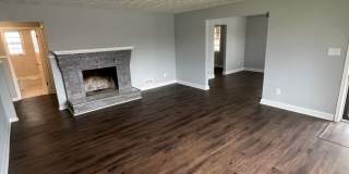 Amazing 6 Bedroom 2 Bathroom home with dual driveways Gallery 9