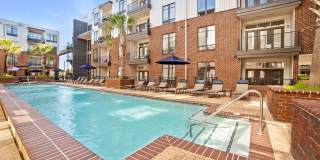 2125 Yale Apartments Gallery 8