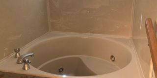 3 Bedroom Home with a Pool in West Norman Gallery 1