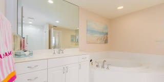 521 MANDALAY AVENUE Gallery 23