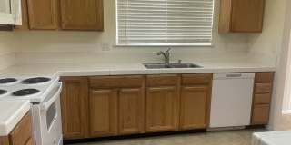 Beautiful 4 bedroom, 2.5 Bath Home Gallery 8