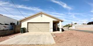 Come check out this 3 bedroom, 2 bathroom home Near the Hualapai Mountains! Gallery 1