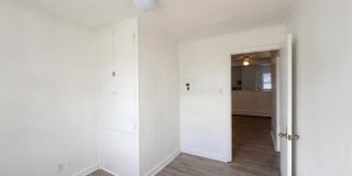 2603 E SOMERSET Street Gallery 11