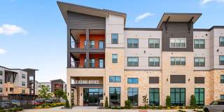 Hue on Greenhouse Gallery 16