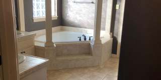 BEAUTIFUL HOME IN GREAT LOCATION! Gallery 8