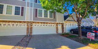Spacious 2-Bedroom Urbandale Townhome with 2-Car Attached Garage Gallery 1