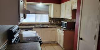 Available May! Cozy and comfortable 3/2/2 Home Gallery 9