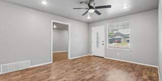Charming 3 Bedroom Home with Spacious Backyard Gallery 6