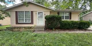 Beautiful 3-Bedroom Home with Hardwood Floors, Fenced Yard & Detached Garage Gallery 1