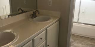 LARGE 5 BDRM HOME W/ 3 FULL BATHS. Gallery 33