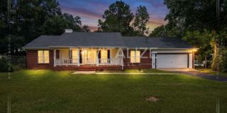 Beautifully Updated 3-Bedroom Home with Fenced Yard & Double Garage! Gallery 1