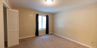 Charming 2 BD, 2.5 BA Townhome w/ a Community Pool in a Prime Winston Location Gallery 18