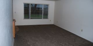 3 Bedroom Home N side of Newberg Gallery 10