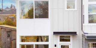Seward Park Modern 2-Bedroom Home Gallery 1
