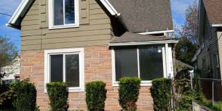 Newly Renovated 4BR/1BA Single-Family Home with Garage – Cleveland Gallery 1