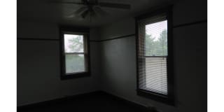 2-Story House, 4Bed/2Bath with Lots of Room, Washer/Dryer. Pet Friendly & Large Yard Gallery 10