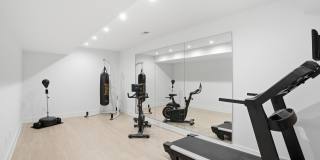 1513 OAKVIEW Drive Gallery 81