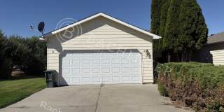 Spacious 2-Bedroom, 2-Bath Duplex with Garage, Office & Beautiful Views Gallery 1