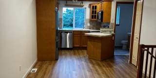 Appealing 2 bed / 1.5 bath townhouse in Greenwood/N Seattle with new flooring Gallery 14