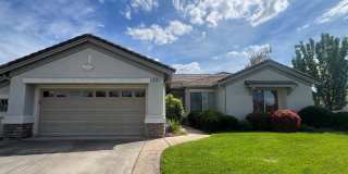 SPACIOUS 2 BEDROOM IN 55+ COMMUNITY!! Gallery 1