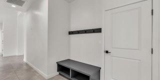 4 Bed, 3 car garage, private pool for rent! Gallery 18