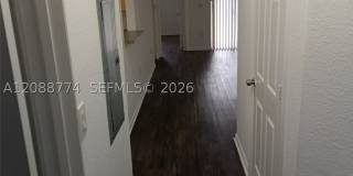 1095 Golden Lakes Blvd Gallery 1