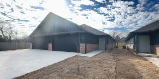 Welcome to Masonwood featuring this 3 Bedroom 2 Bath 2 Car Garage Duplex in a Great location close to the Broadway Extension and only 8 minutes from downtown OKC Gallery 1