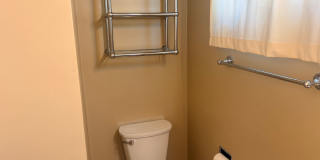Beautiful 4 Bedroom Home in Hyder Park Gallery 24