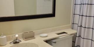 Seasonal/short term 2/2 ground floor condo downtown Sarasota. Gallery 13