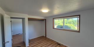 Refurbished home with Basement and large yard Gallery 10