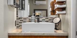 2215 Linwood St. Gallery 14