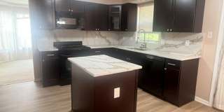 Spacious and Spectacular! 4 Bedroom home on gorgeous lot. Gallery 9