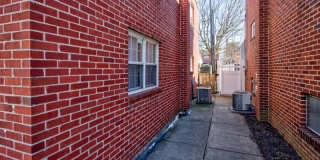 824 Wabank Street Gallery 29