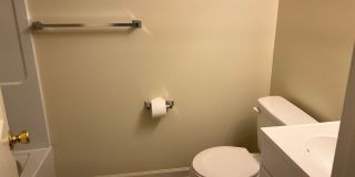 Spacious Townhome Close To EVERYTHING Gallery 14