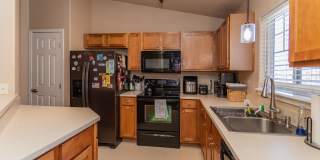 Beautiful upper-level condo in gated community!!! Gallery 12