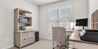 4 bedroom 2.5 bathroom home close to beaches, shopping, and Marine Corps Bases. Gallery 57
