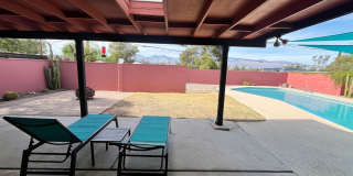East- 3 bedroom/ 2 bathroom home with sparkling pool! Gallery 31