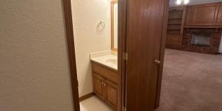 4 Bed, 2.5 Bath Brick home with 2 car garage Gallery 13
