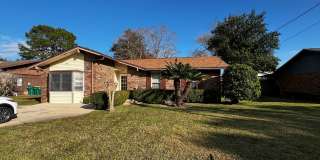 New Listing in Shalimar! Gallery 3