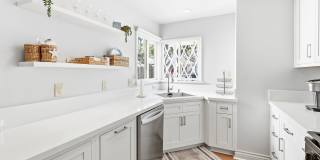 Furnished Balboa Peninsula Point Cottage Home | Available November 1st – April 30th Furnished Balboa Peninsula Point Cottage Home | Available November 1st – April 30th Gallery 12