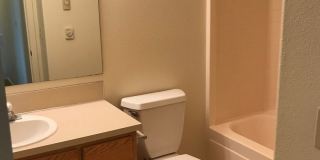 (SAM 4) 2793 S Cloverleaf Loop - 3 bdrm / 1.5 Bath Duplex Gallery 13