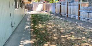 2 Bed 1 Bath Duplex w/ Fenced Yard and Off Street Parking Gallery 16