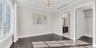 5000 Royal Court Gallery 14