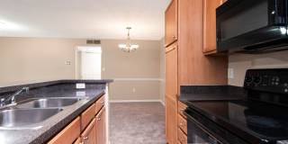 Park Lake — 1 Bed / 1 Bath + Den | Upstairs Condo | Brandon, FL Gallery 12
