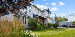 **$1,000 OFF 1st Month** Bright  Beautiful Home in NW Redmond! 1622 NW Rimrock Dr. Gallery 1