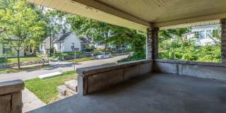 311 E 11th - 5Bed/2Bath - Onsite Parking Available! Gallery 4