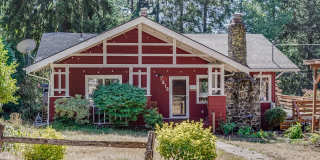 Charming 3 bed, 2 bath Craftsman Cottage in the Heart of Oak Grove Gallery 1