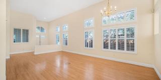 Highly Desirable Executive Home: 4 Bedrooms, 3 Bathrooms of Luxury Living Gallery 33