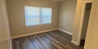 BEAUTIFUL UPDATED DUPLEX 2 BED & ONE BATH! Gallery 8